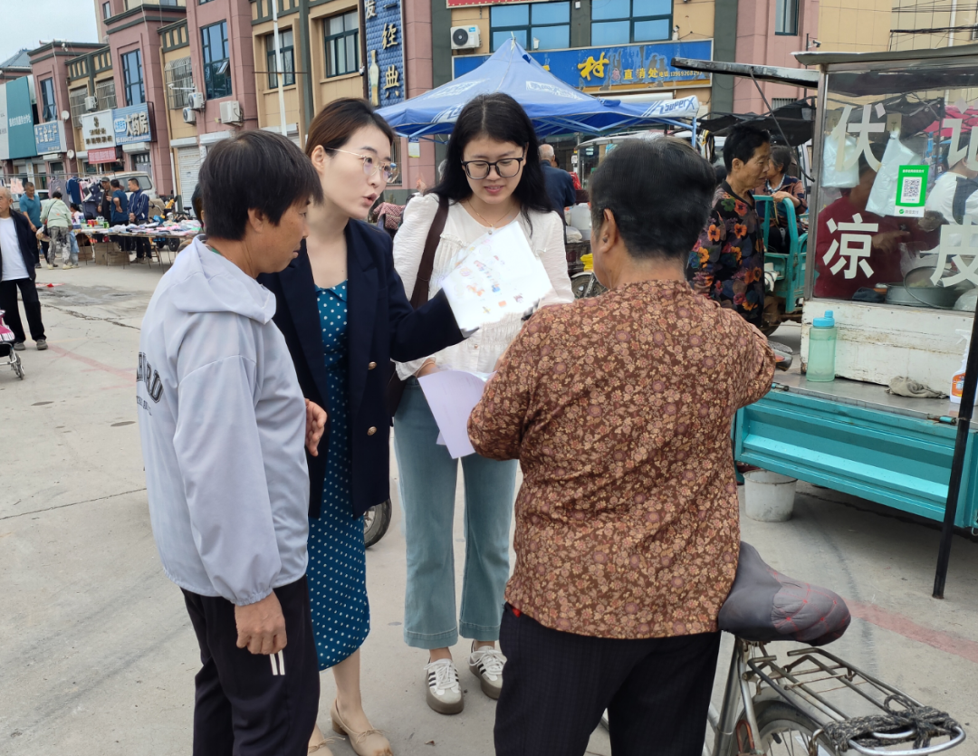 中秋送暖 法润人心——社区公益普法团队开展普法活动
