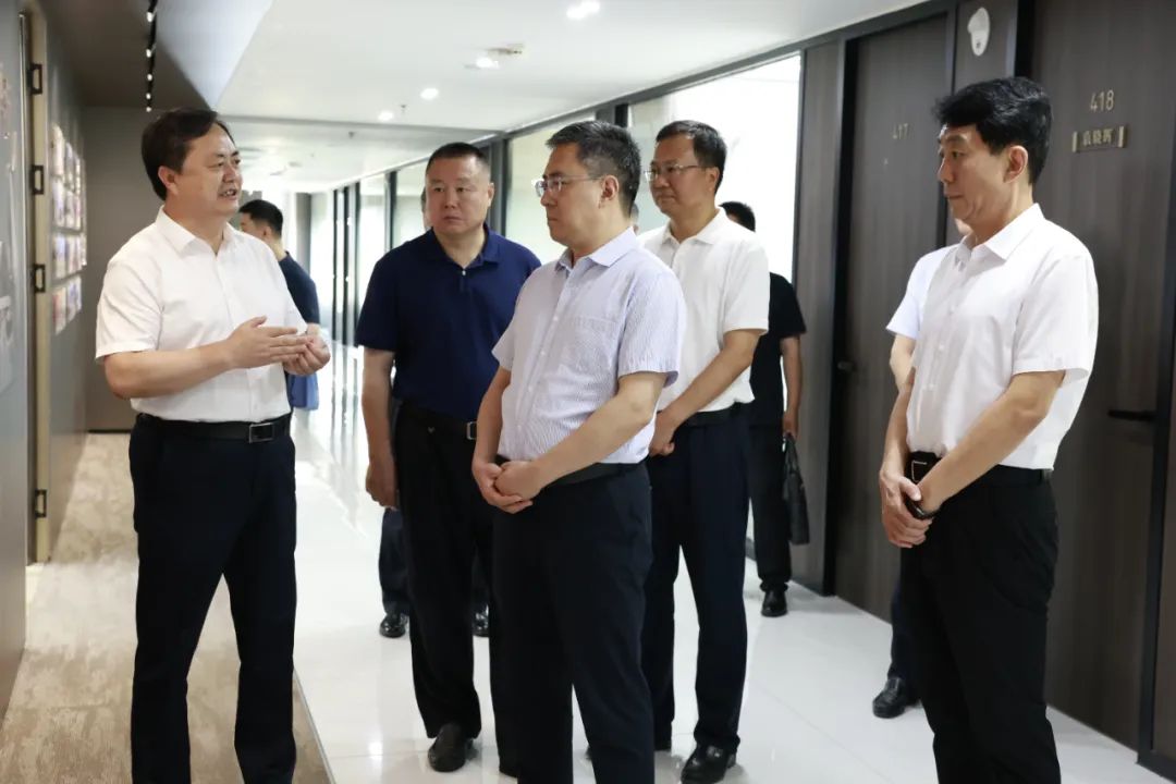省委政法委副书记郭晓东一行调研载熙律所涉外法治工作